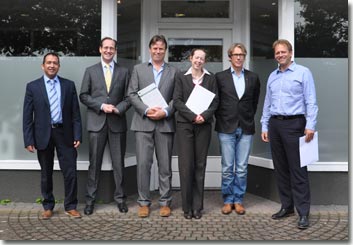 Bestuur Stichting DAW met notaris Van Eldik en juridisch adviseur Roel Croes Malden 10 juli 2014